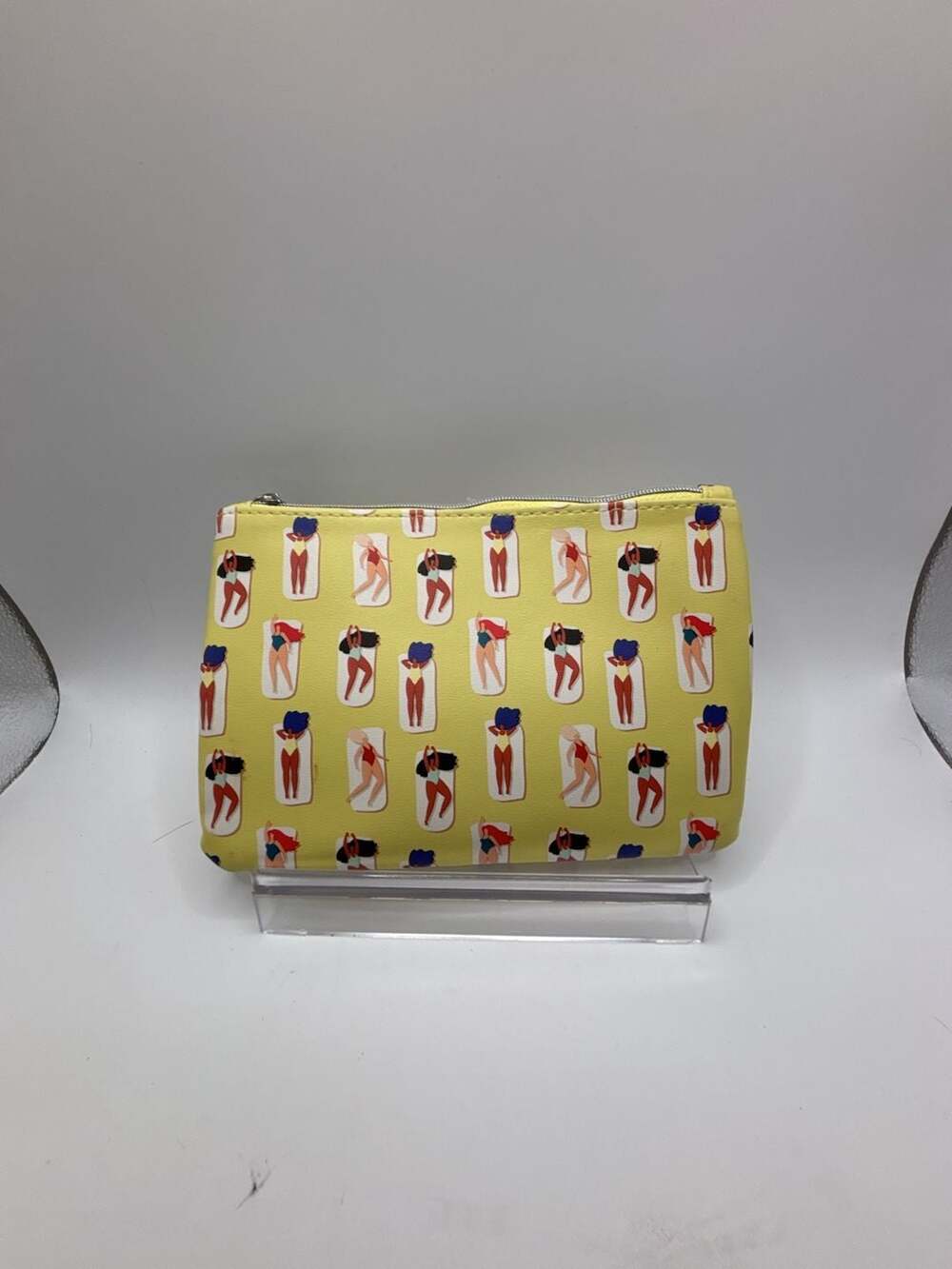 Ipsy June 2020 Beach Theme Sunbathers Yellow Makeup Glam Bag